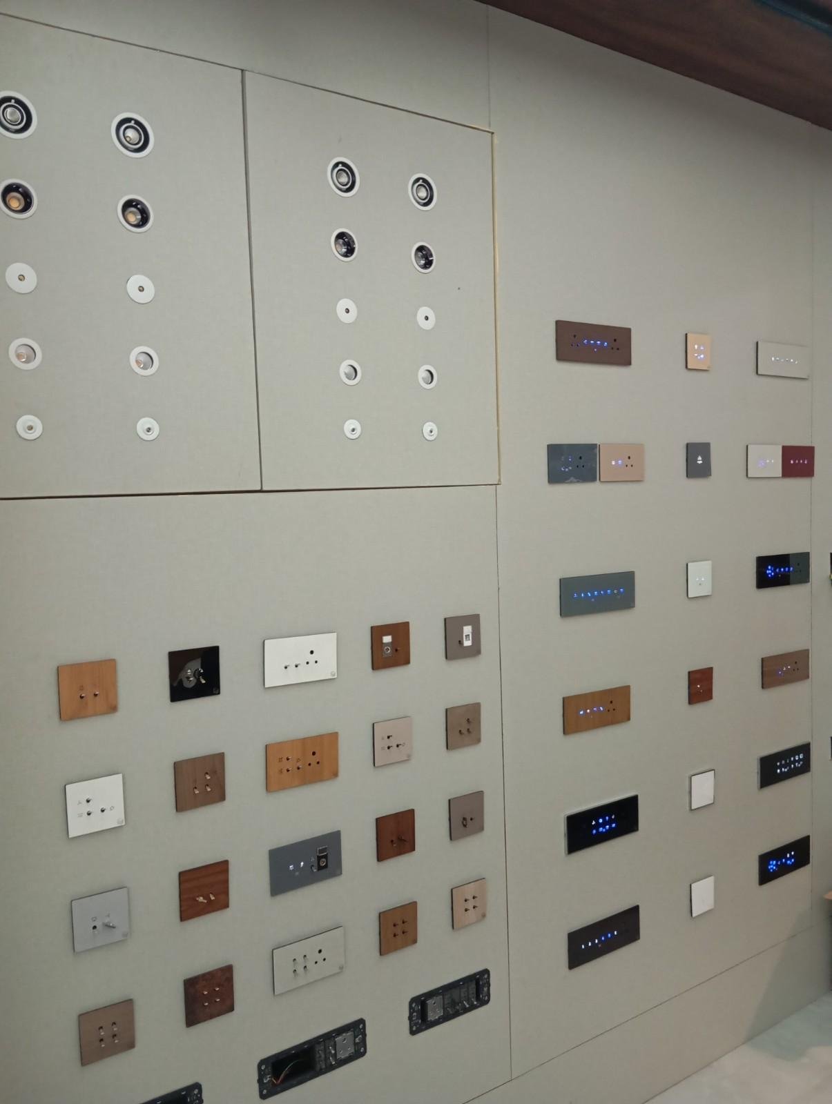Display Center 1